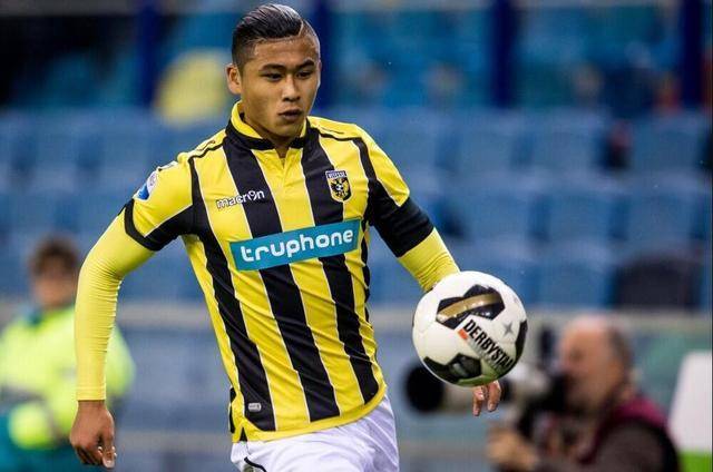 由前锋罗西 由前锋罗西