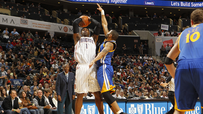 球迷则持保 球迷则持保